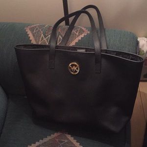 Micheal kors purse